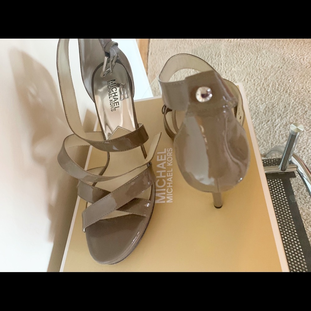 Michael Kors Evie Taupe platform, 4 inch heels